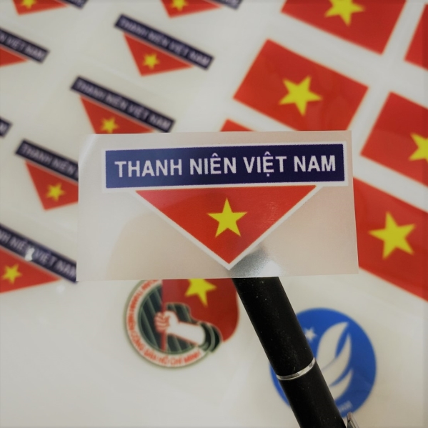 Nhãn tên in pet - In ấn Hoài Việt - Công Ty TNHH Một Thành Viên Quảng Cáo Hoài Việt